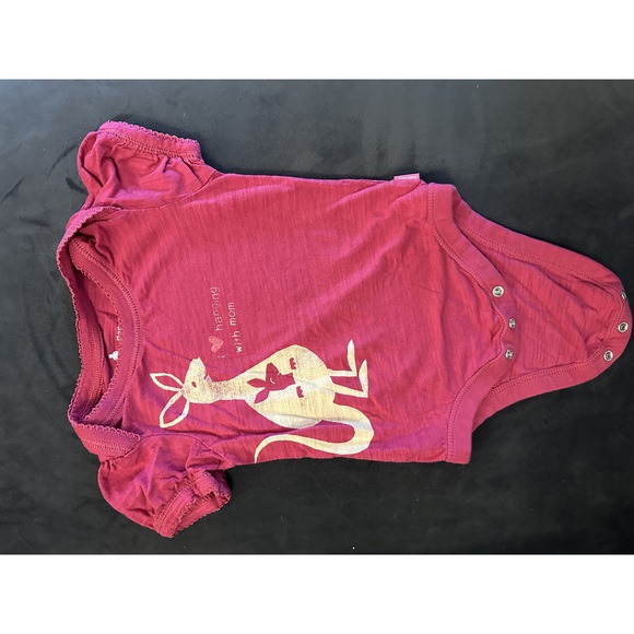 5/$10 Baby Gap 6-12 months pink short sleeve onesie/bodysuit - Picture 1 of 3